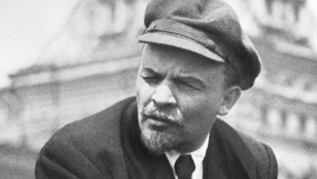 Lenin, subordinación al pasaje en acto&nbsp;revolucionario